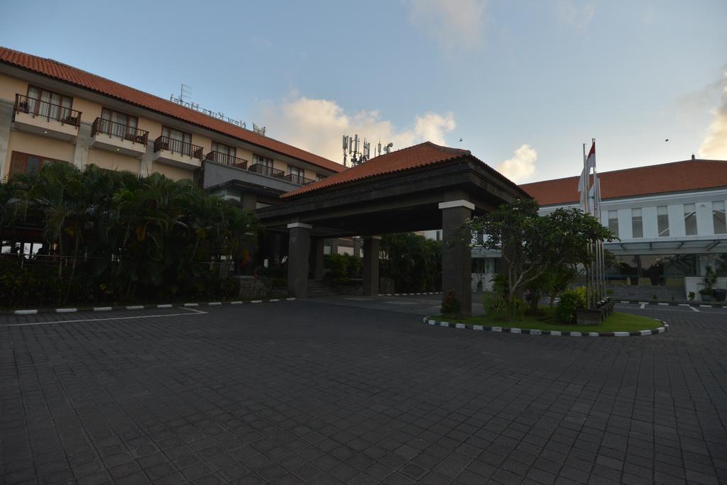 New Kuta Hotel Uluwatu Buitenkant foto